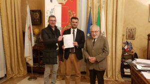 Scopri di più sull'articolo Consegna contributo alla Scuola Santi Sebastiano e Domenica