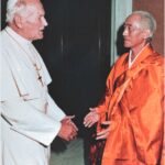 1985/1990 – il Rev.mo Seiyu Kiriyama incontra Papa Giovanni Paolo II in Piazza San Pietro
