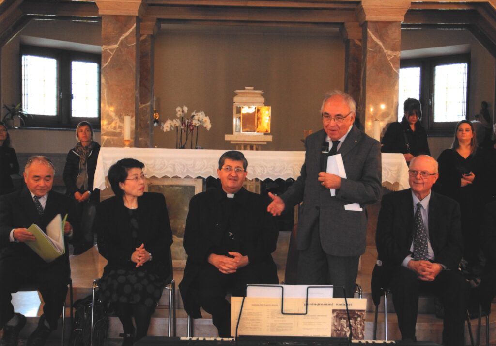 Al momento stai visualizzando 20 novembre 2015 – Scuola paritaria “Vittorio Veneto” di Quaracchi (Firenze) – Consegna del contributo alla Direttrice Suor Anna Maria e al Parroco di Quaracchi Don Claudio Fattori, alla presenza del Cardinale Giuseppe Betori, Arcivescovo di Firenze
