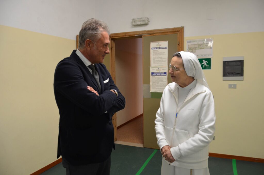 Al momento stai visualizzando Consegna contributo all’Istituto Suore Pie Operaie Immacolata Concezione di Ascoli Piceno